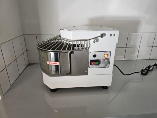 Maxima spiraalkneder 8 liter.